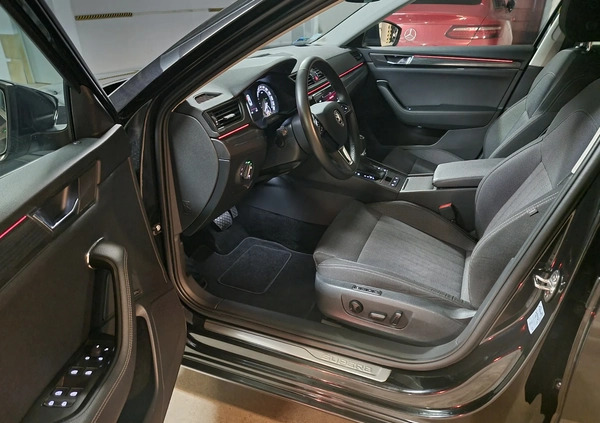 Skoda Superb cena 113899 przebieg: 106000, rok produkcji 2019 z Sosnowiec małe 781